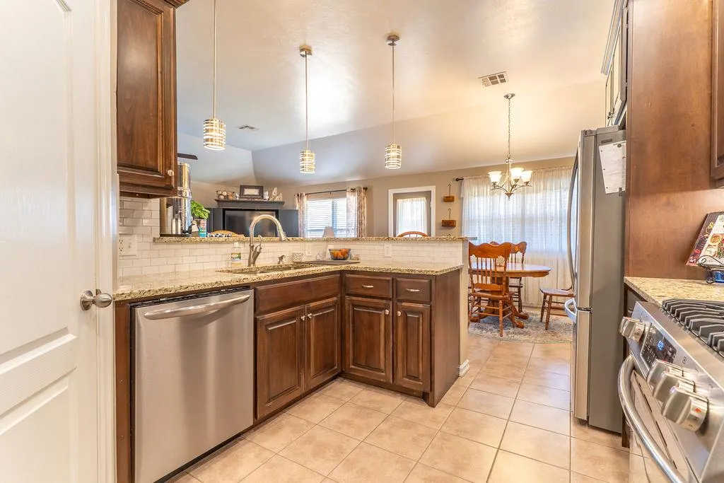 Photo 11 — 211 Granite Wash Street, Clinton, OK 73601
