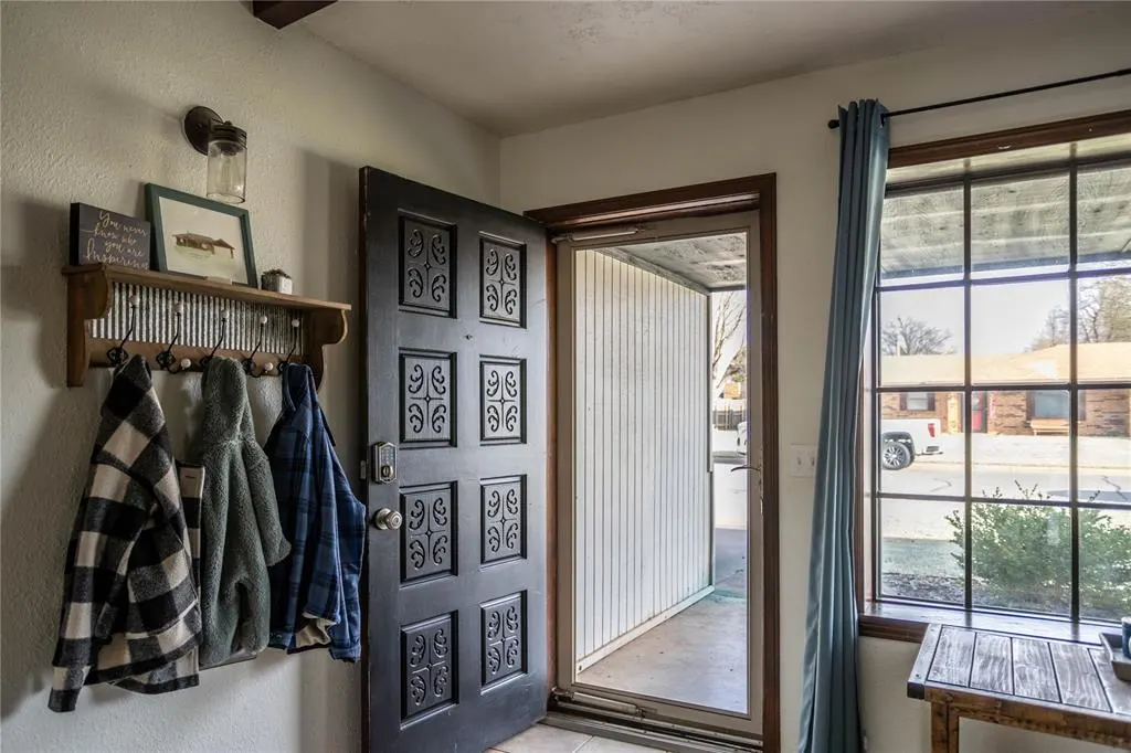 Photo 4 — 1404 Plains Avenue, Weatherford, OK 73096