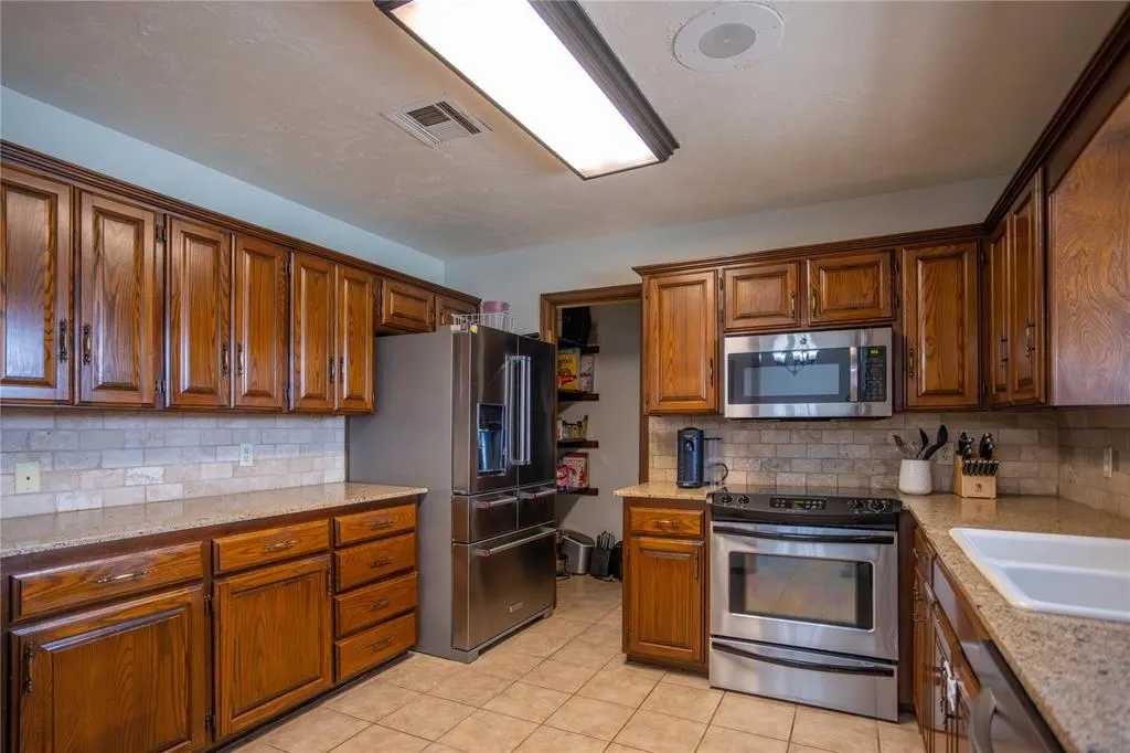 Photo 9 — 1404 Plains Avenue, Weatherford, OK 73096