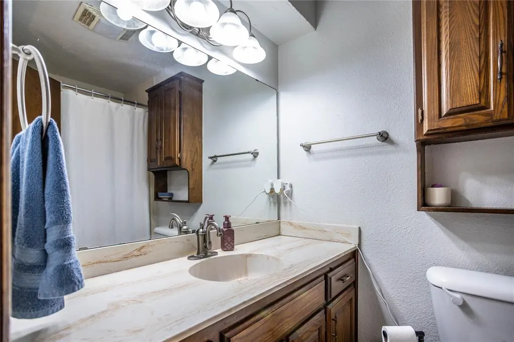Photo 14 — 1404 Plains Avenue, Weatherford, OK 73096