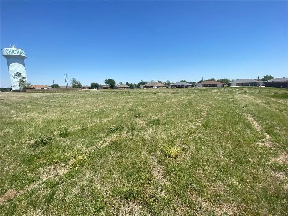 Photo 3 — 2411 W Country Club Road, Chickasha, OK 73018