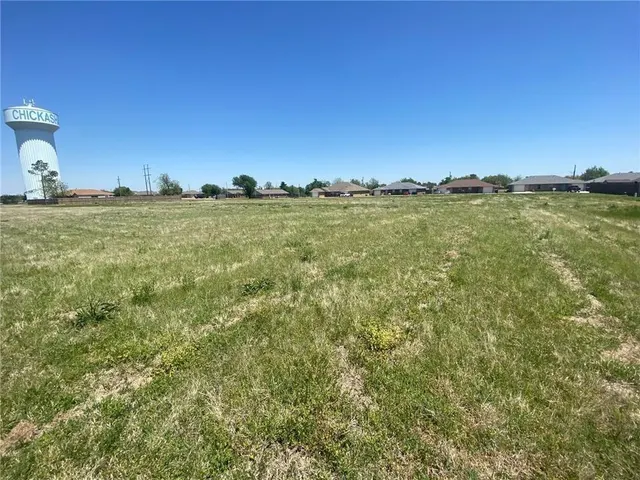 Photo 3 — 2411 W Country Club Road, Chickasha, OK 73018