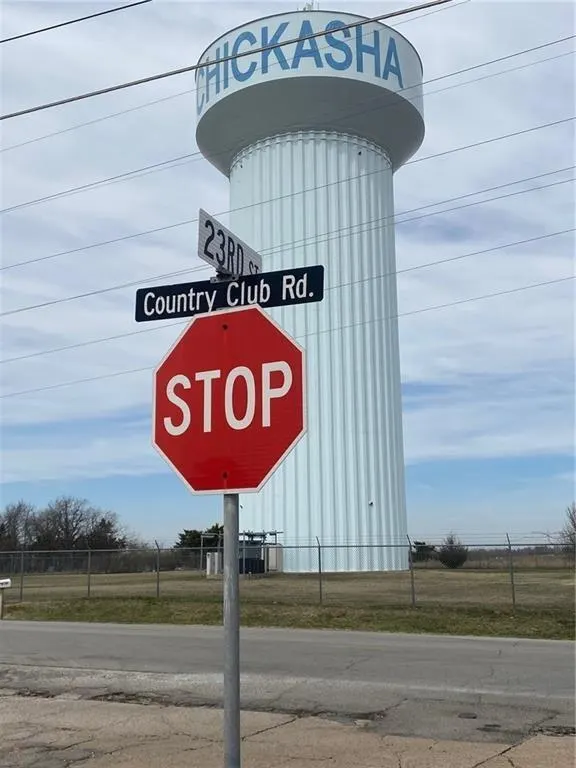 Photo 4 — 2411 W Country Club Road, Chickasha, OK 73018