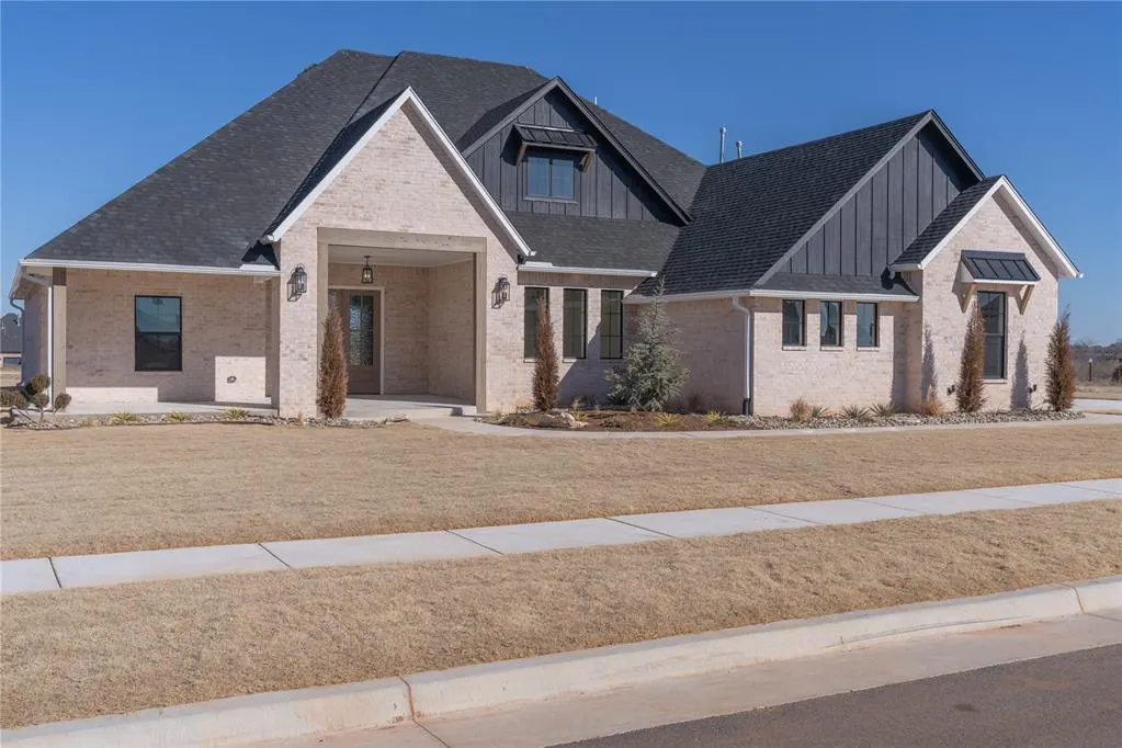 Photo 2 — 4609 SE 37th Street, Moore, OK 73165