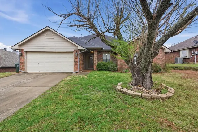 Front exterior — 2010 Huntington Road, Oklahoma City, OK 73130