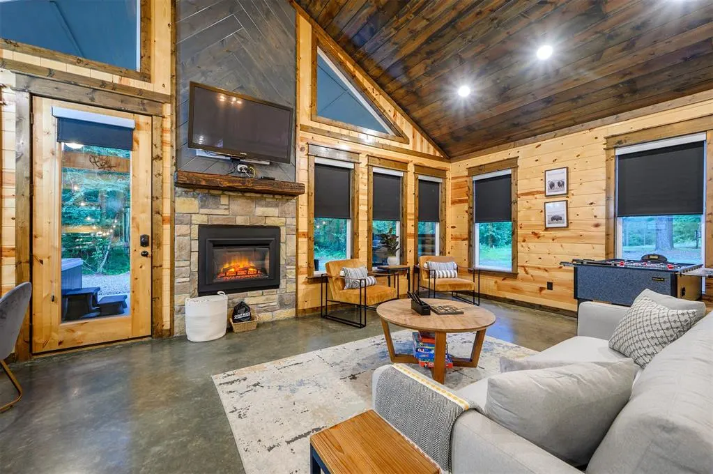 Photo 7 — 100 Carter Creek Lane, Broken Bow, OK 74728