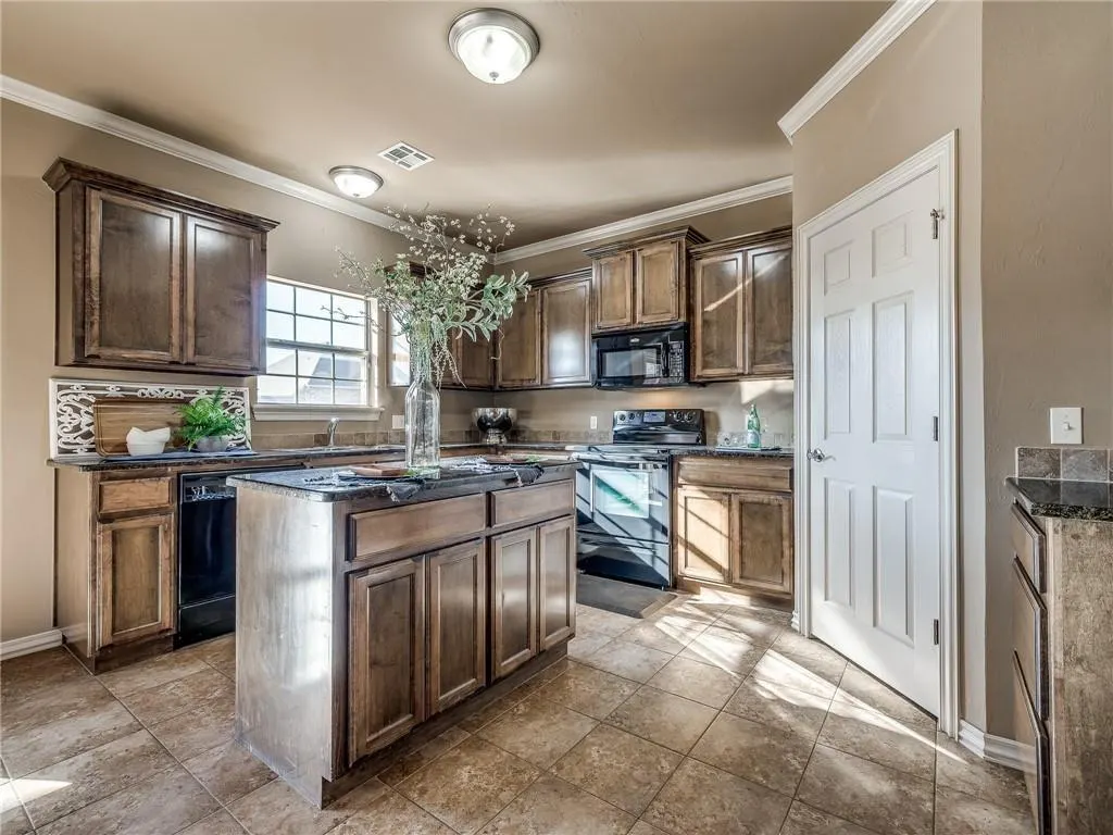Photo 3 — 4900 NW 154th Street, Edmond, OK 73013