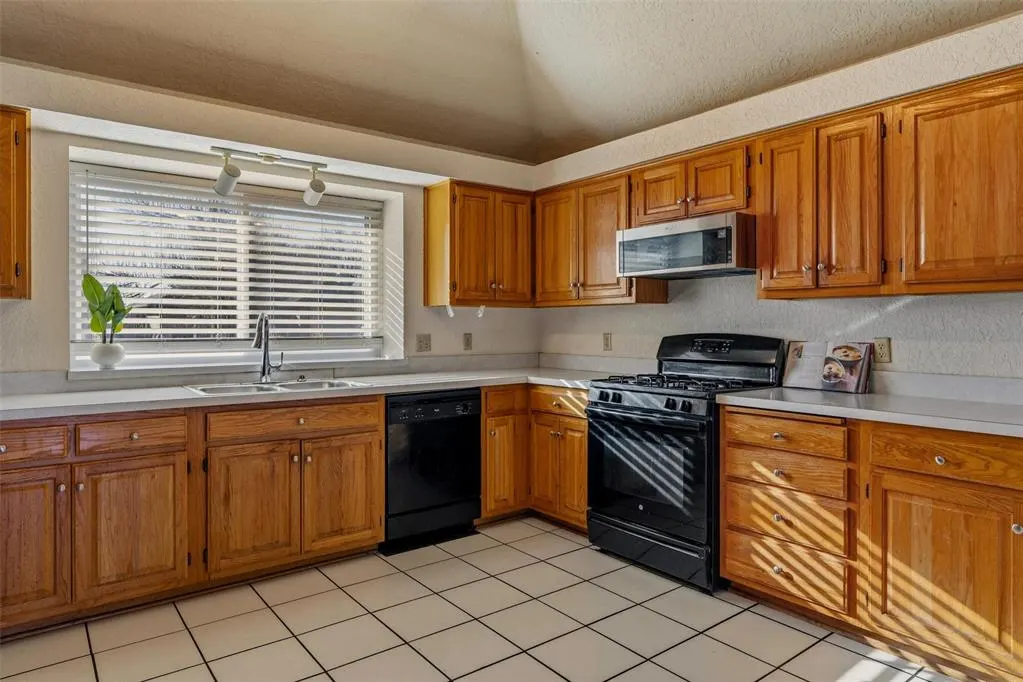 Photo 7 — 11516 Walters Avenue, Oklahoma City, OK 73162