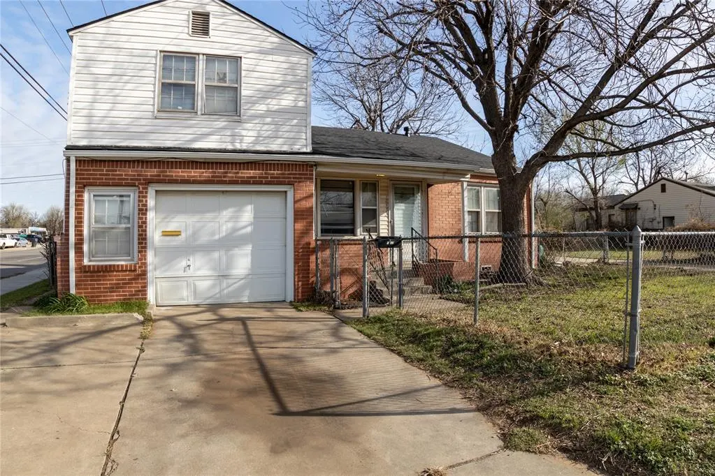 Front exterior — 1037 NW 100th Street, Oklahoma City, OK 73114