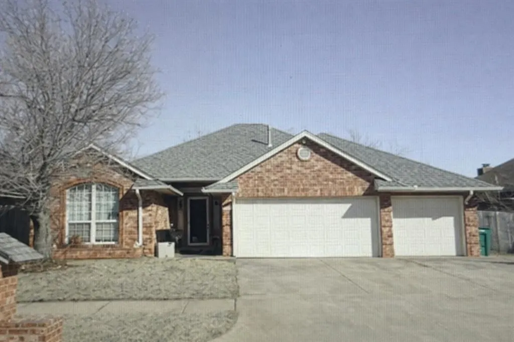 Front exterior — 9216 Lakecrest Drive, Oklahoma City, OK 73159