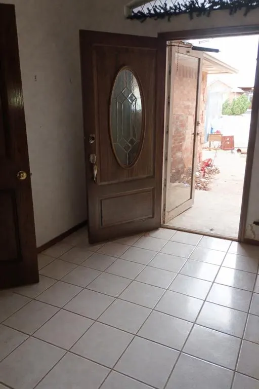 Photo 2 — 9216 Lakecrest Drive, Oklahoma City, OK 73159