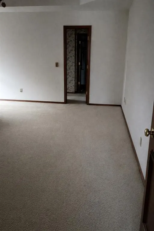 Photo 3 — 9216 Lakecrest Drive, Oklahoma City, OK 73159