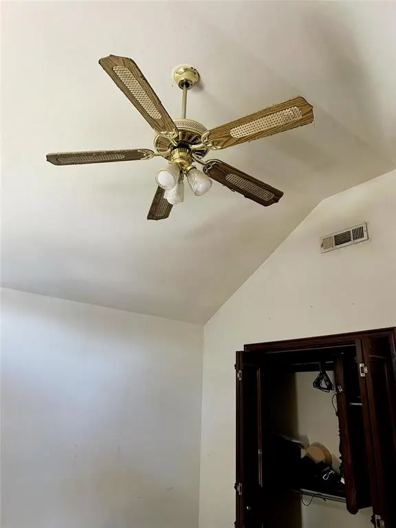 Photo 7 — 9216 Lakecrest Drive, Oklahoma City, OK 73159