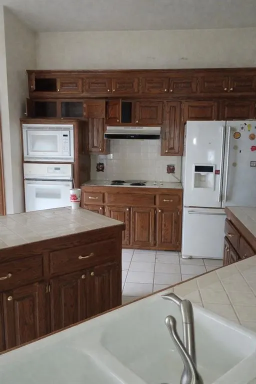 Photo 8 — 9216 Lakecrest Drive, Oklahoma City, OK 73159