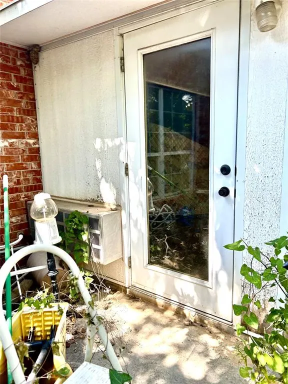 Photo 11 — 9216 Lakecrest Drive, Oklahoma City, OK 73159