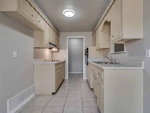 Photo 5 — 1525 McGregor Drive, Midwest City, OK 73130