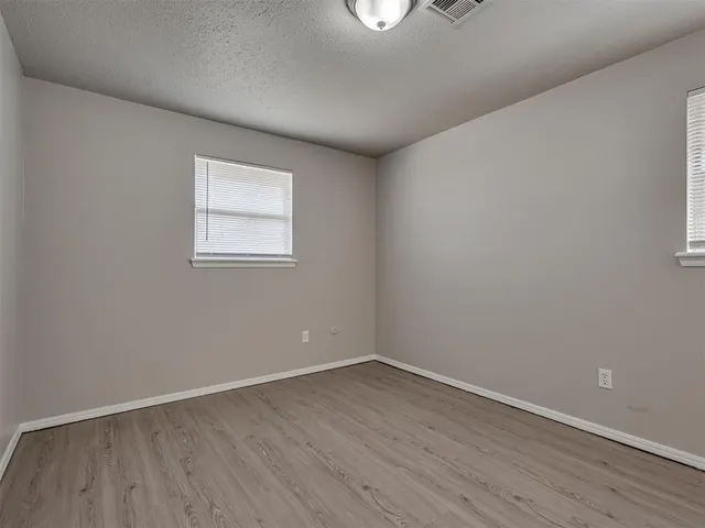 Photo 6 — 1525 McGregor Drive, Midwest City, OK 73130