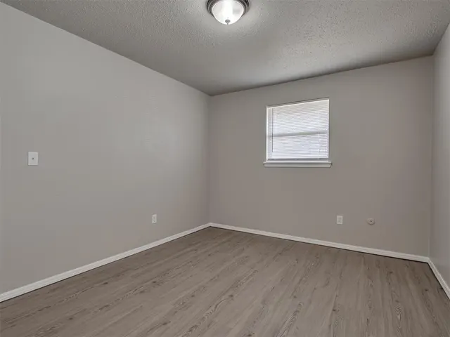 Photo 7 — 1525 McGregor Drive, Midwest City, OK 73130