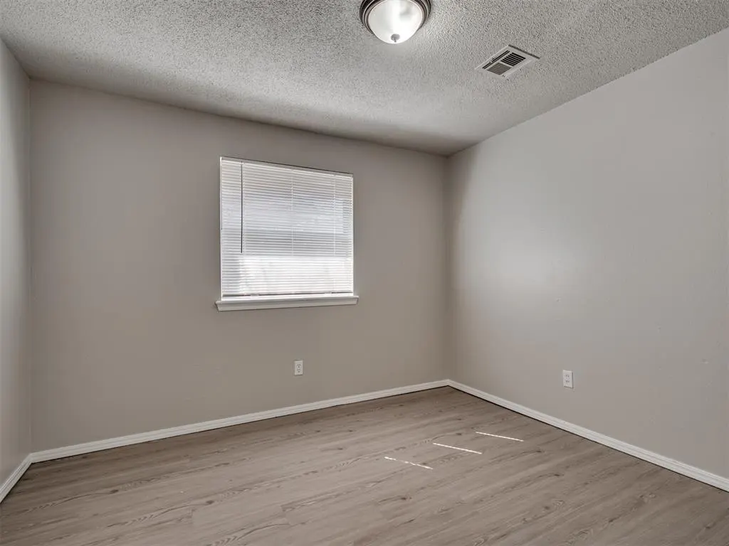 Photo 10 — 1525 McGregor Drive, Midwest City, OK 73130