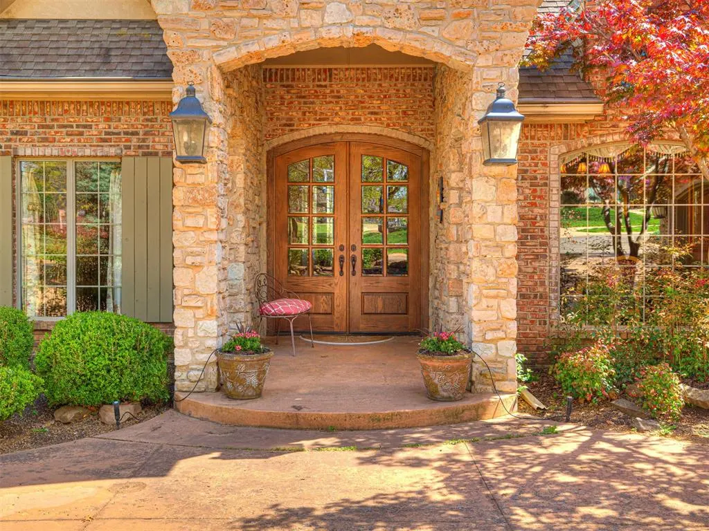 Photo 3 — 400 Autumnwood Court, Edmond, OK 73003