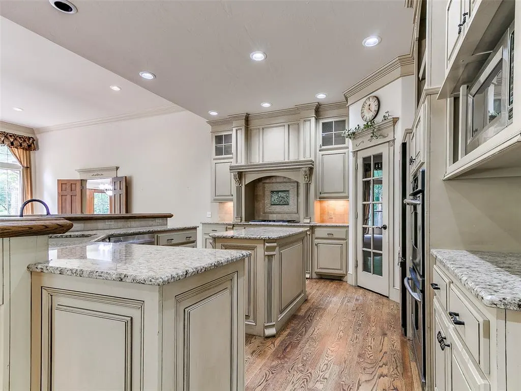 Photo 9 — 400 Autumnwood Court, Edmond, OK 73003