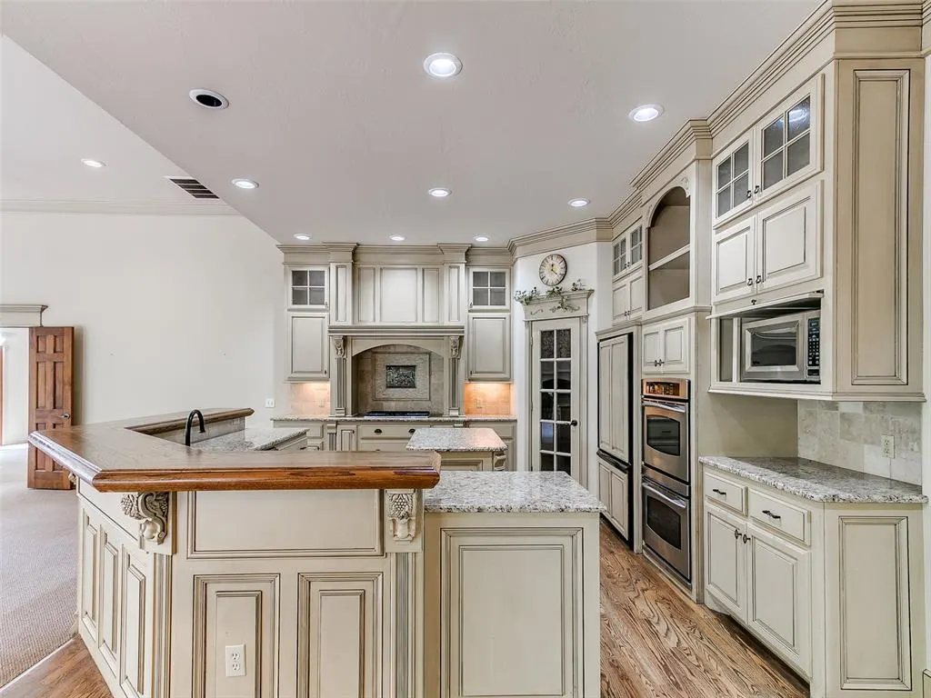 Photo 10 — 400 Autumnwood Court, Edmond, OK 73003
