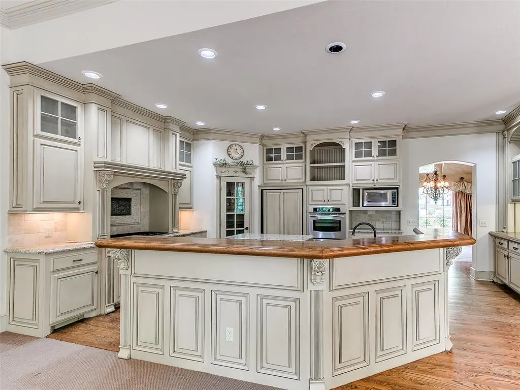 Photo 17 — 400 Autumnwood Court, Edmond, OK 73003