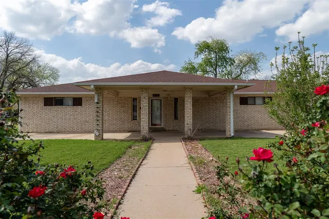 Front exterior — 515 W Tennessee Avenue, Pauls Valley, OK 73075