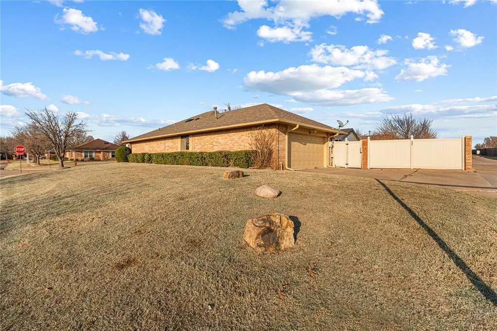 Photo 2 — 632 NW 142nd Street, Edmond, OK 73013