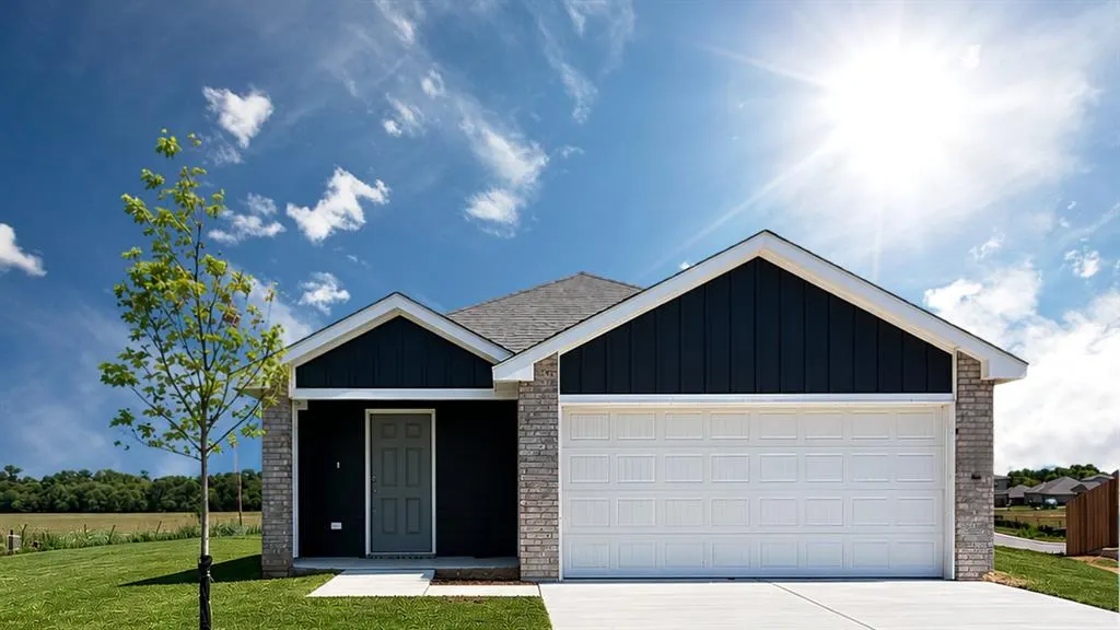 Front exterior — 14240 Still Stream Way, Piedmont, OK 73078