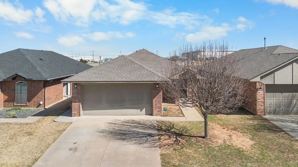 Photo 4 — 5614 Marblewood Drive, Oklahoma City, OK 73179