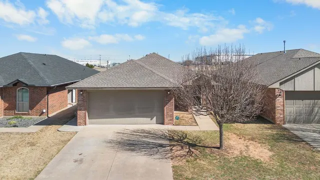 Photo 4 — 5614 Marblewood Drive, Oklahoma City, OK 73179