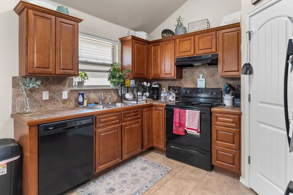 Photo 12 — 5614 Marblewood Drive, Oklahoma City, OK 73179