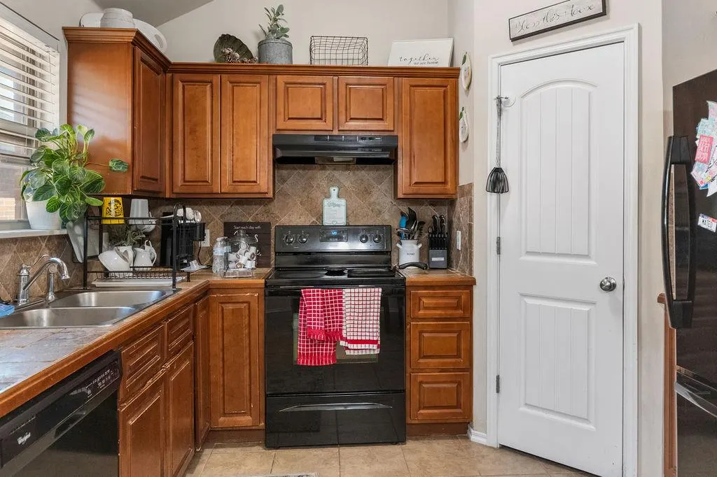 Photo 14 — 5614 Marblewood Drive, Oklahoma City, OK 73179