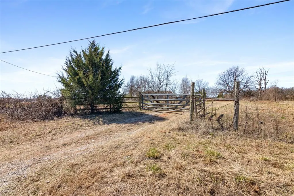 Photo 10 — 1701 S Pottawatomie Road, Harrah, OK 73045