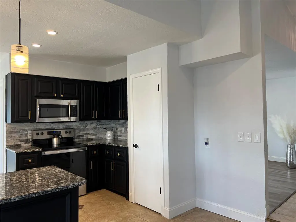 Photo 21 — 1330 HILL CROSS Court, Oklahoma City, OK 73159