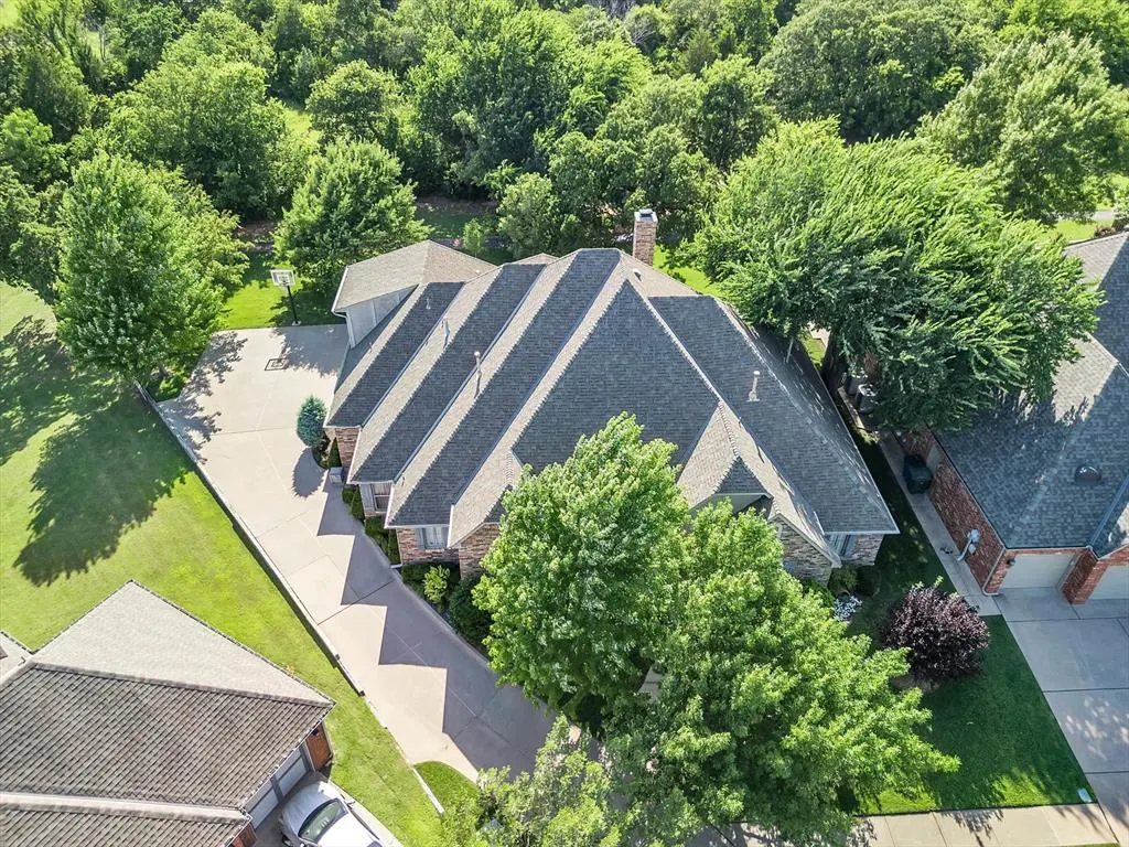 Photo 2 — 4109 RIVA RIDGE Court, Edmond, OK 73003
