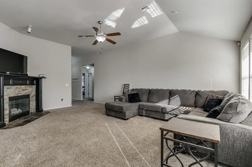 Photo 6 — 601 SW 38th Place, Moore, OK 73160
