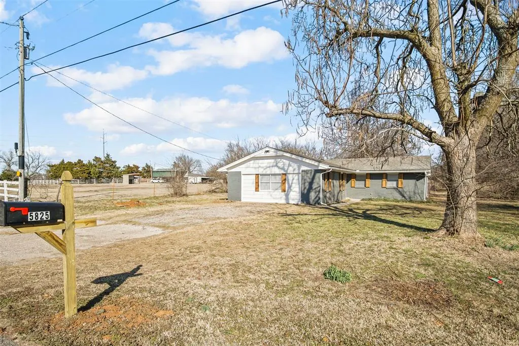 Photo 2 — 5825 N Blue Lake Drive, Norman, OK 73069