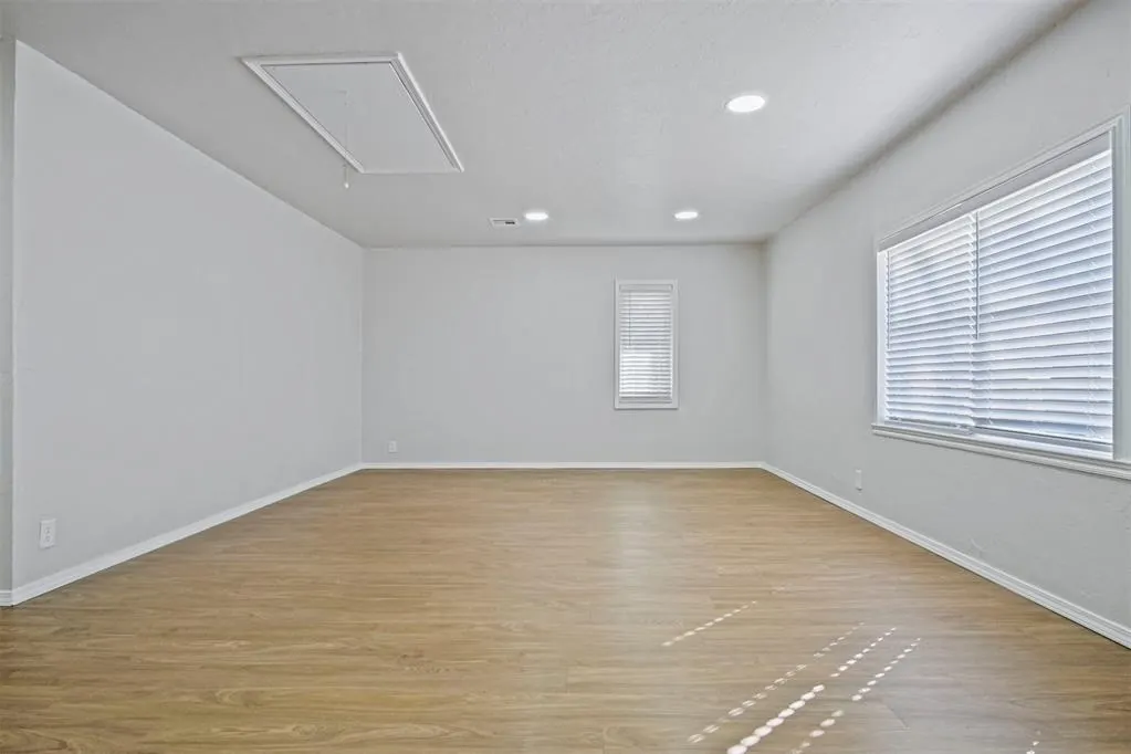 Photo 5 — 5825 N Blue Lake Drive, Norman, OK 73069