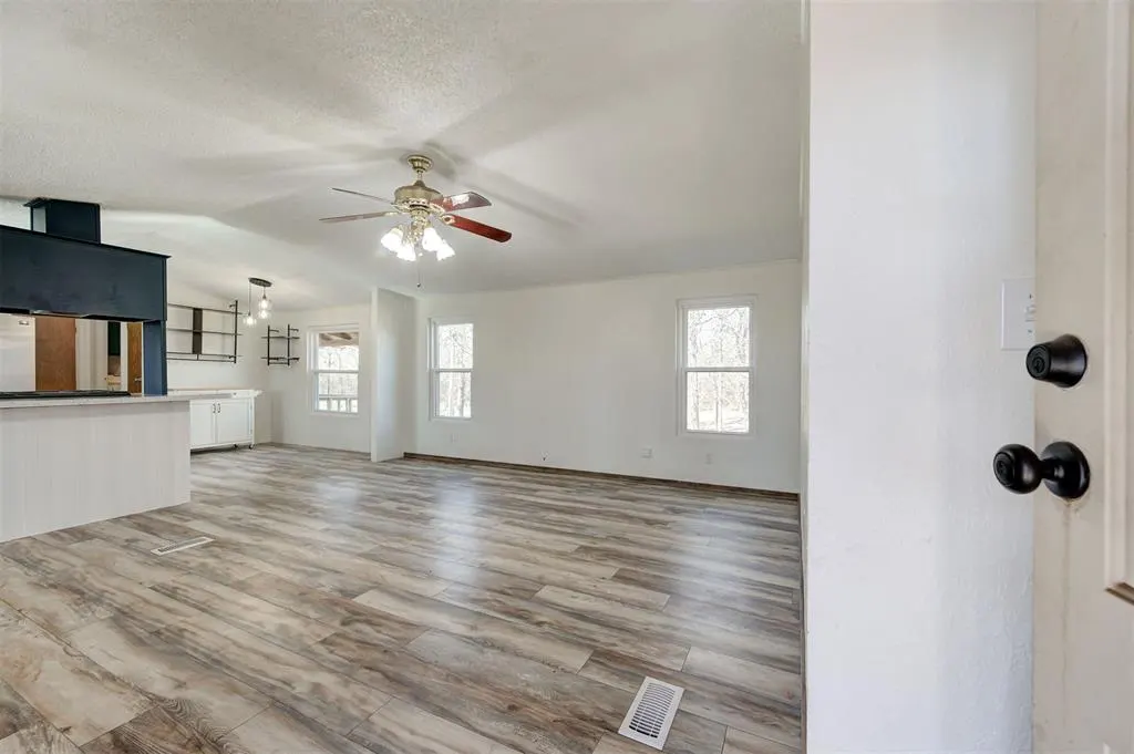 Photo 2 — 15524 E Hefner Road, Jones, OK 73049
