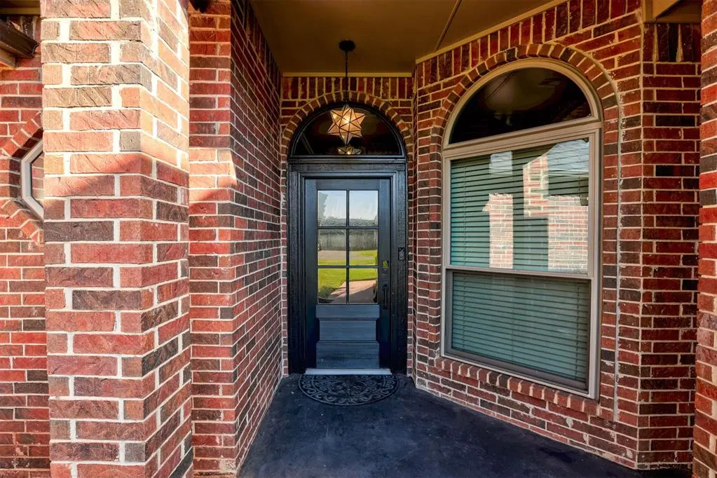 Photo 4 — 2021 Raineys Boulevard, Edmond, OK 73025