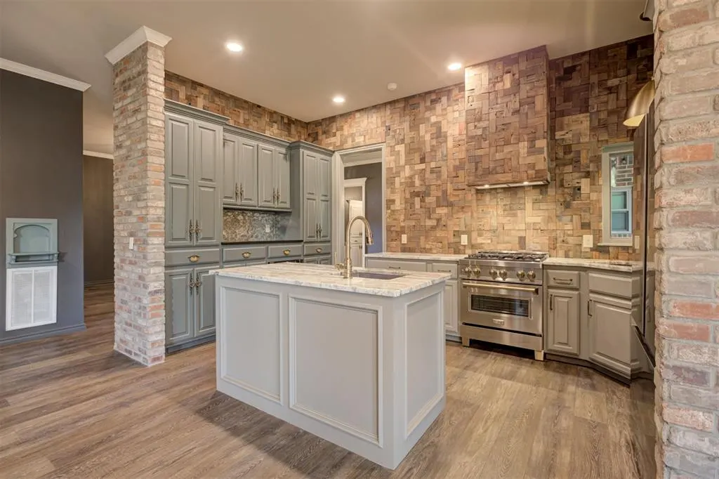 Photo 14 — 2021 Raineys Boulevard, Edmond, OK 73025