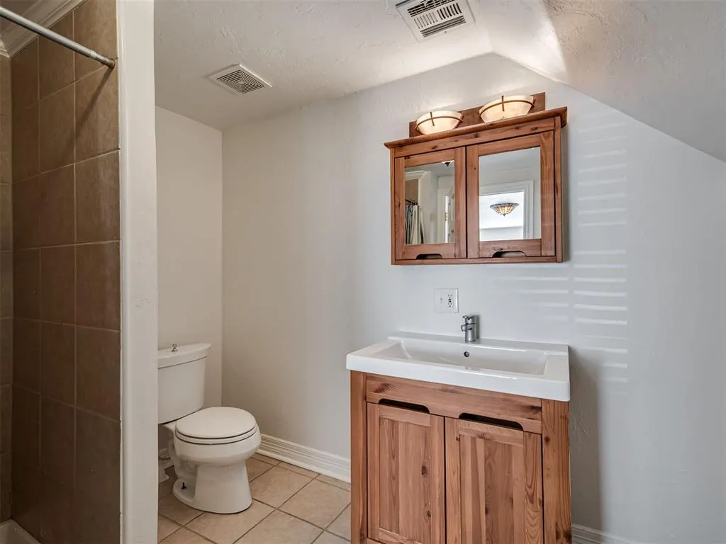 Photo 14 — 2517 NW 27th Street, Oklahoma City, OK 73107