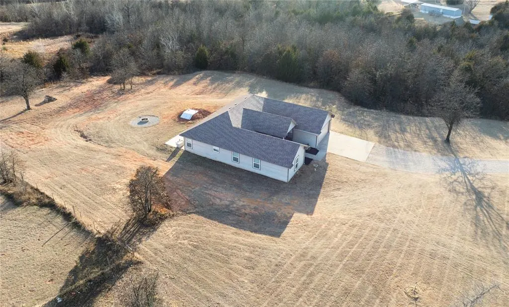 Photo 2 — 17170 Hickory Trail, Newalla, OK 74857