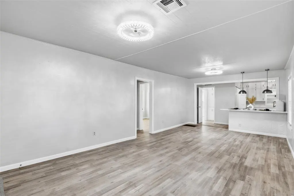 Photo 6 — 520 S Reno Avenue, El Reno, OK 73036