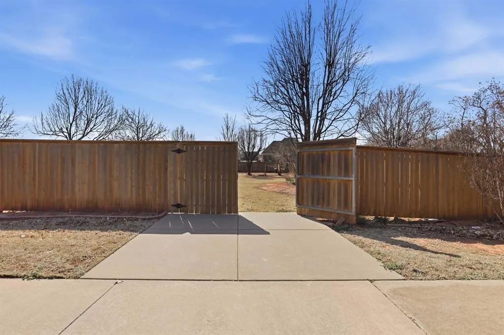 Photo 35 — 1414 E Twin Brook Terrace, Mustang, OK 73064
