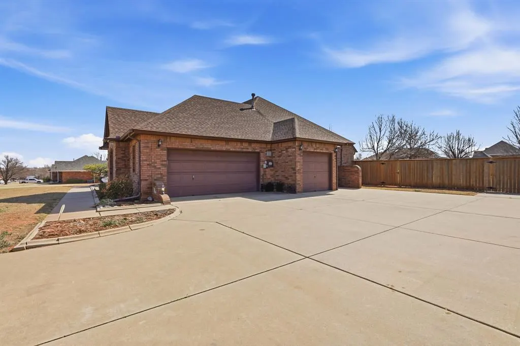 Photo 36 — 1414 E Twin Brook Terrace, Mustang, OK 73064
