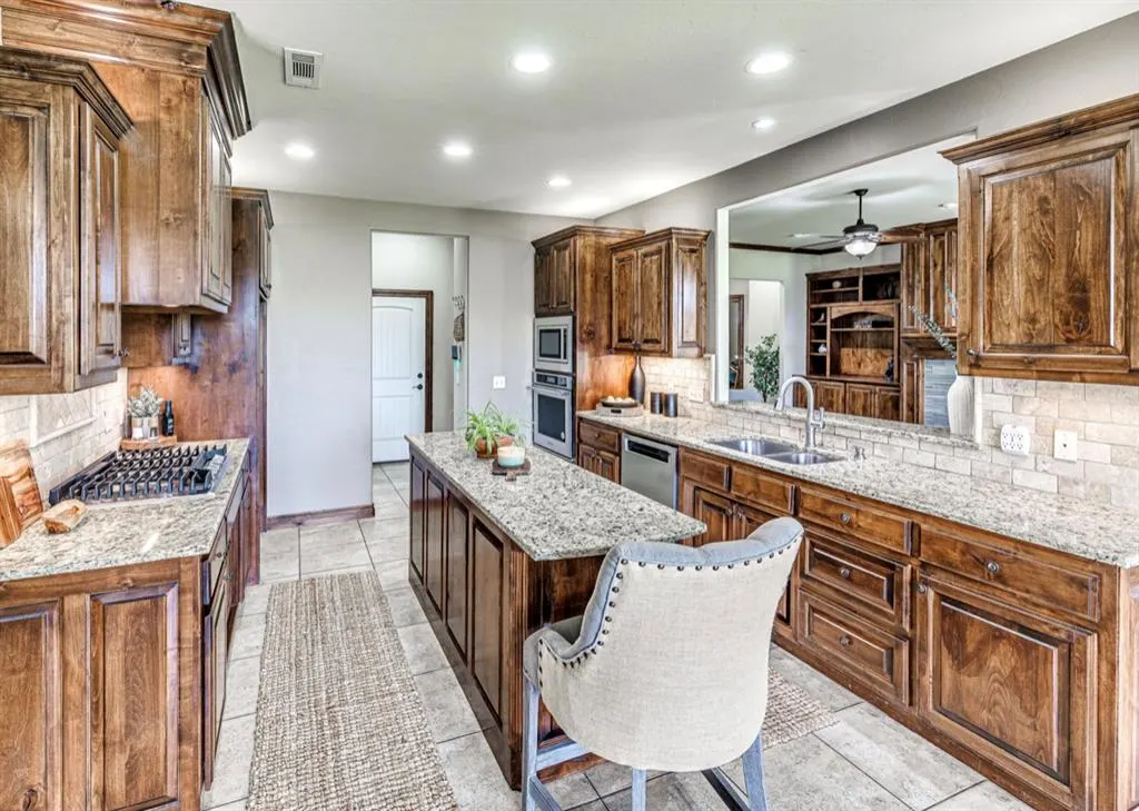Photo 12 — 2713 Old Towne Trail, Shawnee, OK 74804