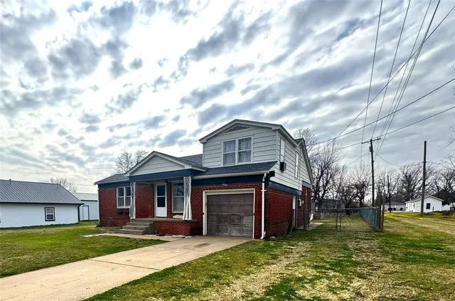 Front exterior — 110 N Cedar Avenue, Stroud, OK 74079